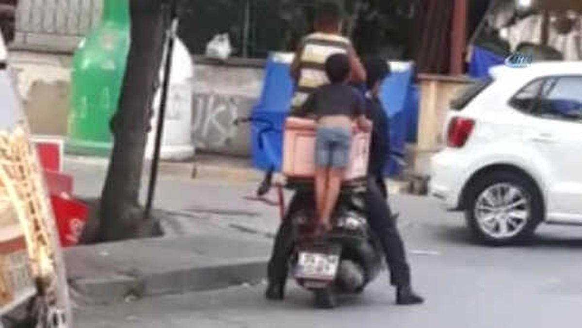 Maltepe'de Çocukların Motosiklet Üzerindeki Tehlikeli Yolculuğu Kamerada