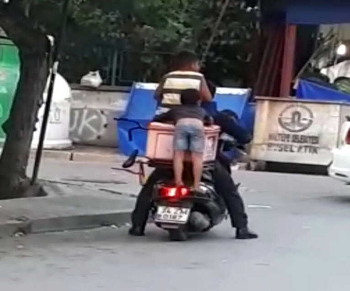 Motosiklet Üzerindeki Tehlikeli Yolculuk