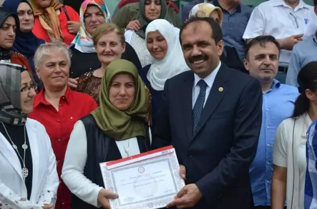AK Parti Trabzon Milletvekilleri Mazbatalarını Aldı AK Parti Trabzon Milletvekilleri Mazbatalarını Aldı