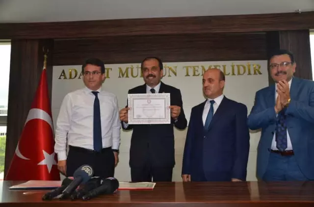 AK Parti Trabzon Milletvekilleri Mazbatalarını Aldı AK Parti Trabzon Milletvekilleri Mazbatalarını Aldı