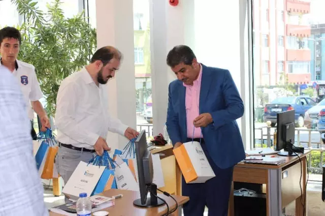 Esenler Belediye Başkanı Göksu'dan Üniversite Adaylarına Moral Ziyareti Esenler Belediye Başkanı Göksu'dan Üniversite Adaylarına Moral Ziyareti