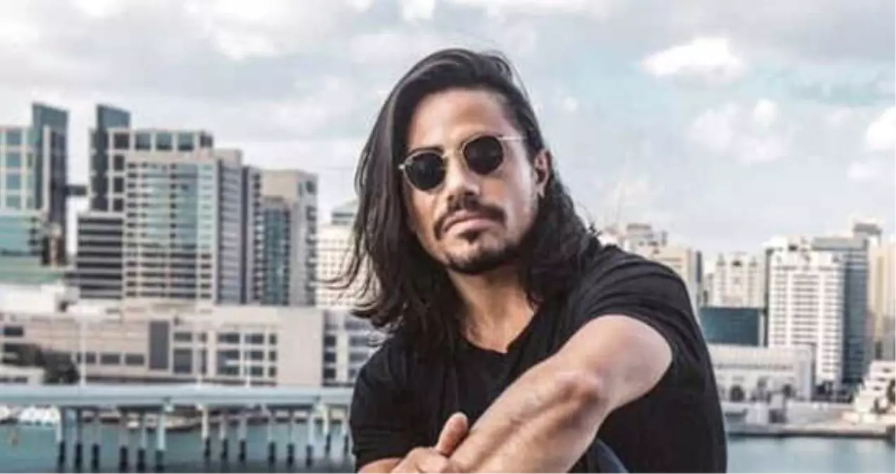 Nusret, Mekanına Gelen Misafirlerle Müslüm Gürses Şarkısı Söyledi