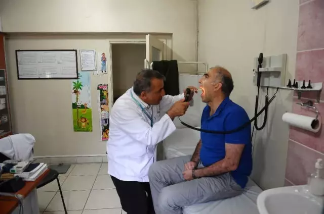 5 Üniversite Bitiren Doktorun Okuma Azmi Örnek Oluyor 5 Üniversite Bitiren Doktorun Okuma Azmi Örnek Oluyor