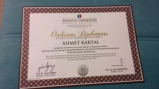 5 Üniversite Bitiren Doktorun Okuma Azmi Örnek Oluyor 5 Üniversite Bitiren Doktorun Okuma Azmi Örnek Oluyor