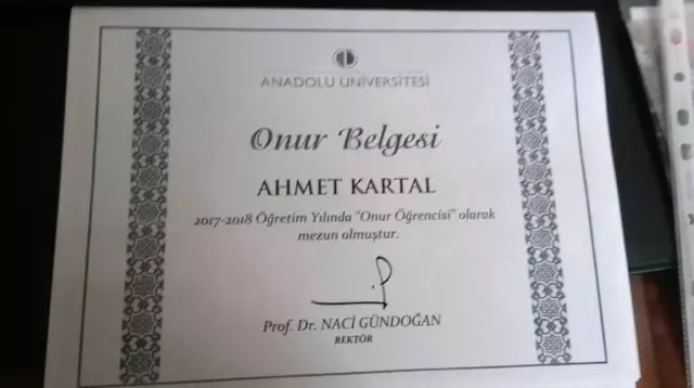 5 Üniversite Bitiren Doktorun Okuma Azmi Örnek Oluyor 5 Üniversite Bitiren Doktorun Okuma Azmi Örnek Oluyor