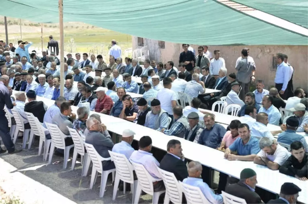 Bakan Tüfenkci'den Şehidin Ailesine Taziye Ziyareti