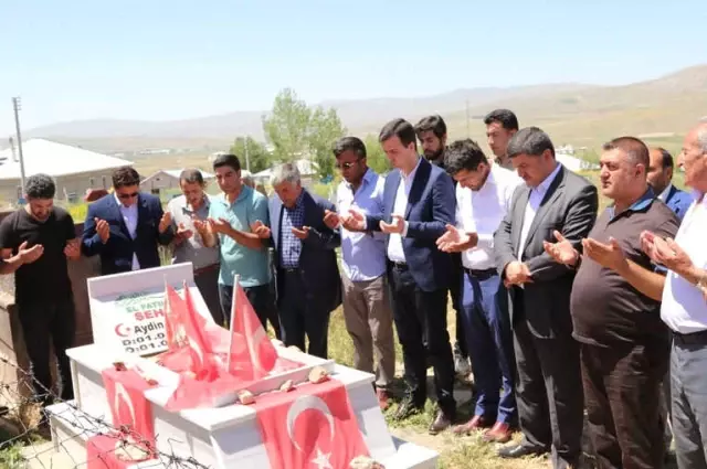 Şehit Aydın Ahi Mezarı Başında Anıldı Şehit Aydın Ahi Mezarı Başında Anıldı