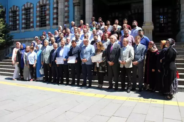 AK Parti'li Vekiller Mazbatalarını Aldı AK Parti'li Vekiller Mazbatalarını Aldı