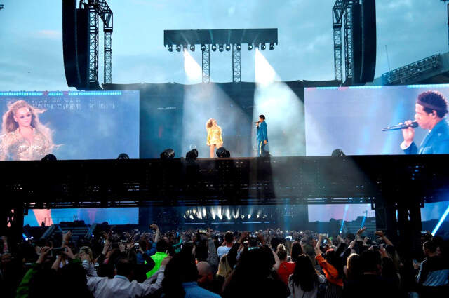 Beyonce, Sahnede Mahsur Kaldı, Operasyonla Kurtarıldı