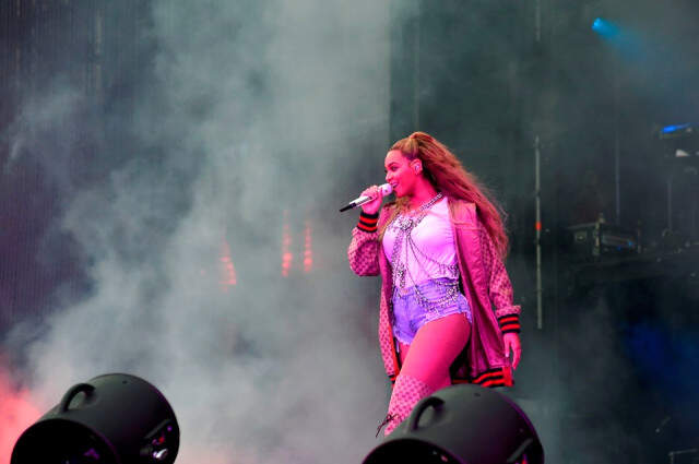 Beyonce, Sahnede Mahsur Kaldı, Operasyonla Kurtarıldı