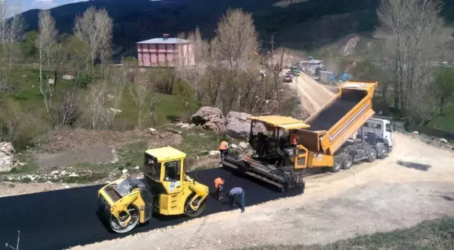 Büyükşehir Kırsalda Dağ-taş Demeden Yol Yapıyor Büyükşehir Kırsalda Dağ-taş Demeden Yol Yapıyor