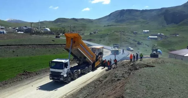 Büyükşehir Kırsalda Dağ-taş Demeden Yol Yapıyor Büyükşehir Kırsalda Dağ-taş Demeden Yol Yapıyor
