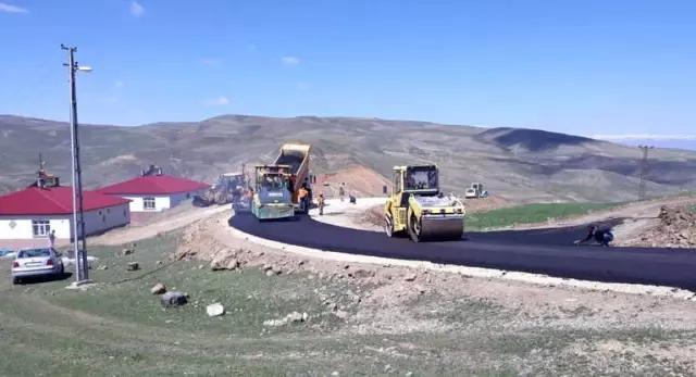 Büyükşehir Kırsalda Dağ-taş Demeden Yol Yapıyor Büyükşehir Kırsalda Dağ-taş Demeden Yol Yapıyor
