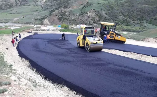 Büyükşehir Kırsalda Dağ-taş Demeden Yol Yapıyor Büyükşehir Kırsalda Dağ-taş Demeden Yol Yapıyor