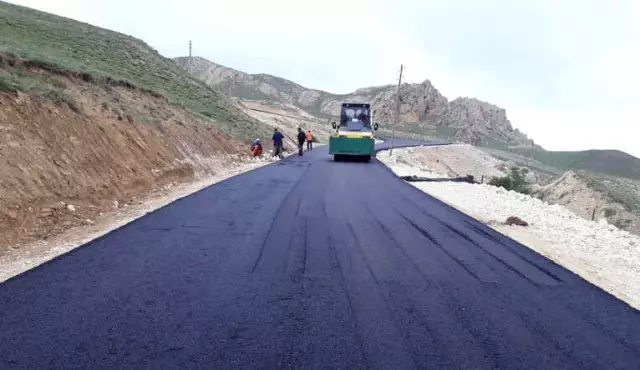 Büyükşehir Kırsalda Dağ-taş Demeden Yol Yapıyor Büyükşehir Kırsalda Dağ-taş Demeden Yol Yapıyor