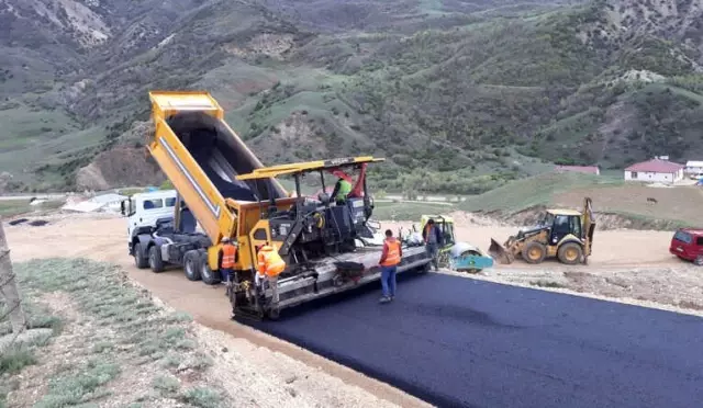 Büyükşehir Kırsalda Dağ-taş Demeden Yol Yapıyor Büyükşehir Kırsalda Dağ-taş Demeden Yol Yapıyor