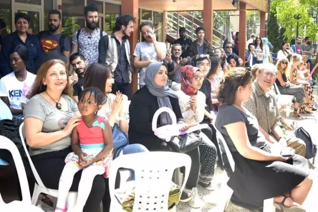 Eko Şov Ritim Grubu Temizlik Araç ve Gereçleri ile Konser Verdi