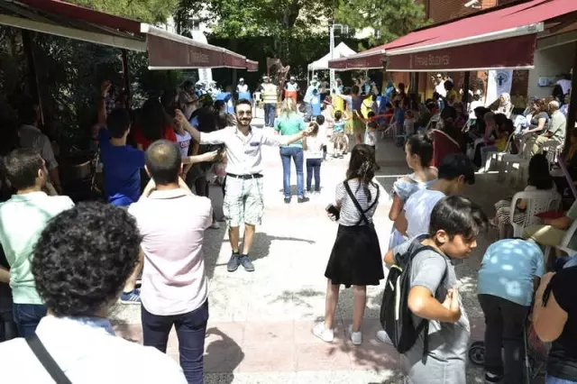 Eko Şov Ritim Grubu Temizlik Araç ve Gereçleri ile Konser Verdi