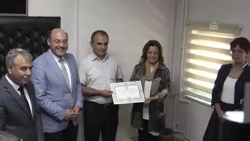 Kütahya'nın İlk Kadın Milletvekili Mazbatasını Aldı Kütahya'nın İlk Kadın Milletvekili Mazbatasını Aldı