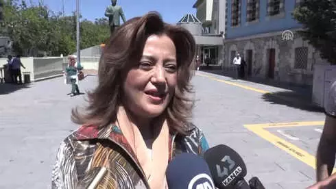 Kütahya'nın İlk Kadın Milletvekili Mazbatasını Aldı Kütahya'nın İlk Kadın Milletvekili Mazbatasını Aldı