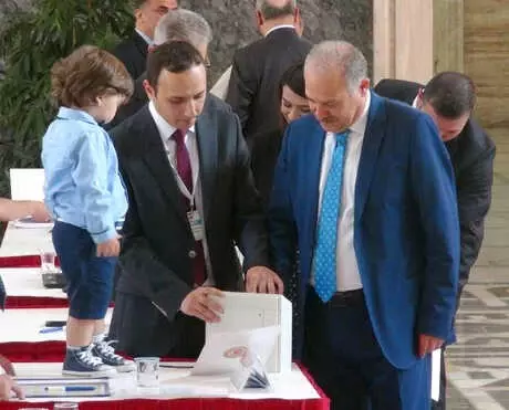 Meclis'te Milletvekili Kayıtları Devam Ediyor Meclis'te Milletvekili Kayıtları Devam Ediyor