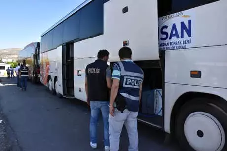 Sivas Olaylarında Hayatını Kaybedenler 25'inci Yıl Dönümünde Anıldı Sivas Olaylarında Hayatını Kaybedenler 25'inci Yıl Dönümünde Anıldı