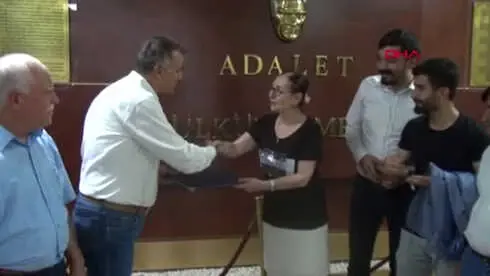 Gaziantep Hdp'li Mahmut Toğrul Mazbatasını Aldı Gaziantep Hdp'li Mahmut Toğrul Mazbatasını Aldı