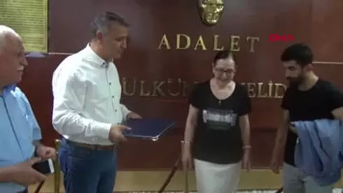 Gaziantep Hdp'li Mahmut Toğrul Mazbatasını Aldı Gaziantep Hdp'li Mahmut Toğrul Mazbatasını Aldı