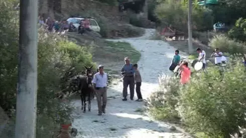 Karpuzlu'da Düğünler Asırlık Gelenekle Yapılıyor Karpuzlu'da Düğünler Asırlık Gelenekle Yapılıyor