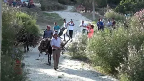 Karpuzlu'da Düğünler Asırlık Gelenekle Yapılıyor Karpuzlu'da Düğünler Asırlık Gelenekle Yapılıyor