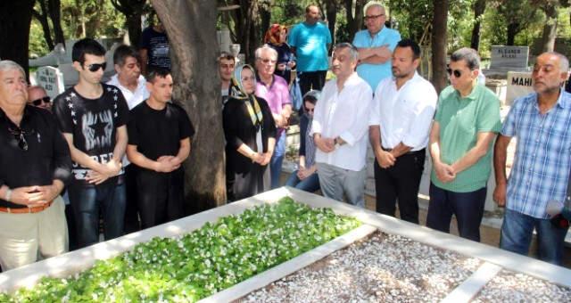 Kemal Sunal Ölümünün 18'inci Yılında Mezarı Başında Anıldı