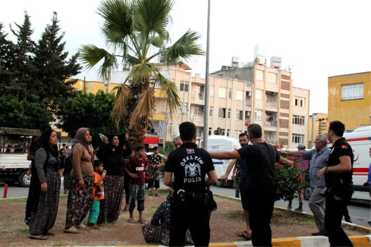 Hatay'da İş Makinesinin Altında Kalan 2 İşçi Öldü
