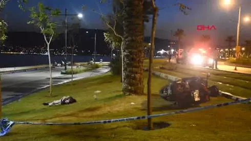 İzmir Virajı Alamayan Motosiklet Devrildi: 2 Ölü İzmir Virajı Alamayan Motosiklet Devrildi: 2 Ölü