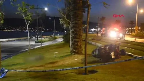 İzmir Virajı Alamayan Motosiklet Devrildi 2 Ölü İzmir Virajı Alamayan Motosiklet Devrildi 2 Ölü