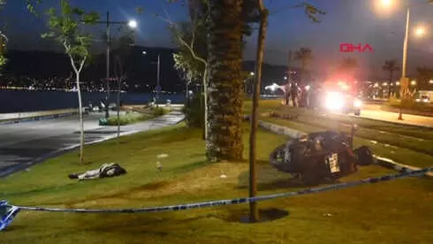 İzmir Virajı Alamayan Motosiklet Devrildi: 2 Ölü İzmir Virajı Alamayan Motosiklet Devrildi: 2 Ölü