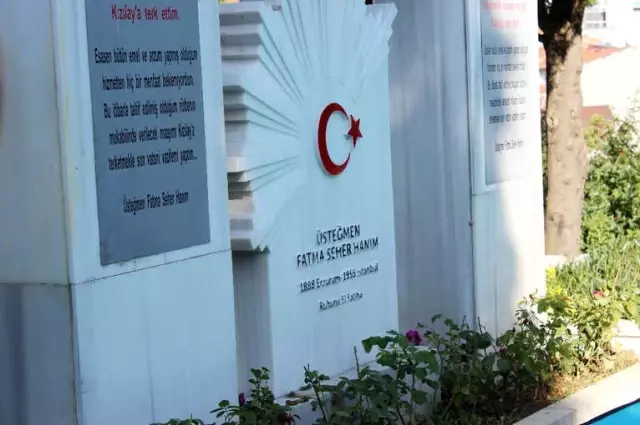 Kurtuluş Savaşı'nın Kahramanı 'Kara Fatma' Mezarı Başında Anıldı Kurtuluş Savaşı'nın Kahramanı 'Kara Fatma' Mezarı Başında Anıldı