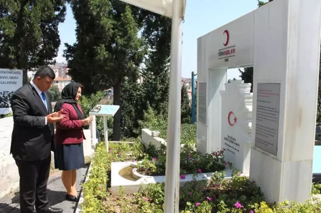 Kurtuluş Savaşı'nın Kahramanı 'Kara Fatma' Mezarı Başında Anıldı Kurtuluş Savaşı'nın Kahramanı 'Kara Fatma' Mezarı Başında Anıldı