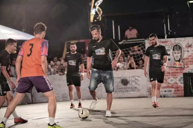 Sokakta Oynanan Futbolun Yeri Bambaşka Sokakta Oynanan Futbolun Yeri Bambaşka