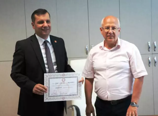 CHP'li Vekiller Mazbatalarını Aldı