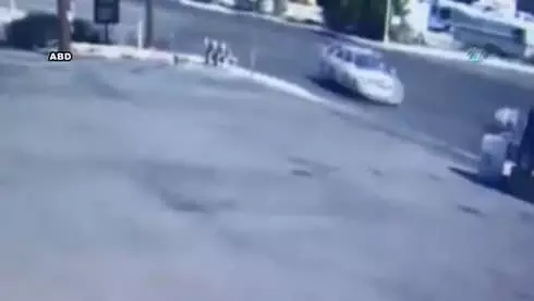 Otomobilin Çarptığı Bisikletli Metrelerce Uçtu Otomobilin Çarptığı Bisikletli Metrelerce Uçtu