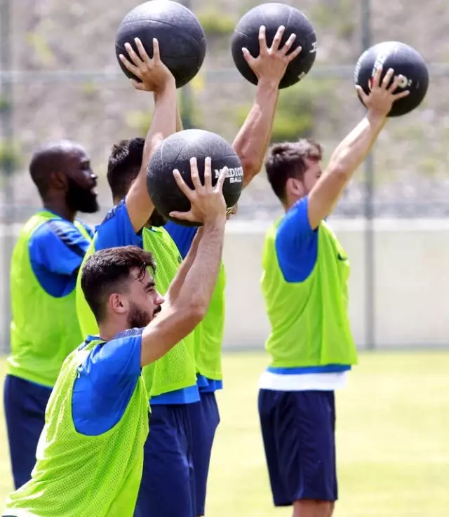 Antalyaspor, Erzurum-Palandöken Kampının Dördüncü Gününde Oyun-taktik Çalışmaları Gerçekleştirdi.