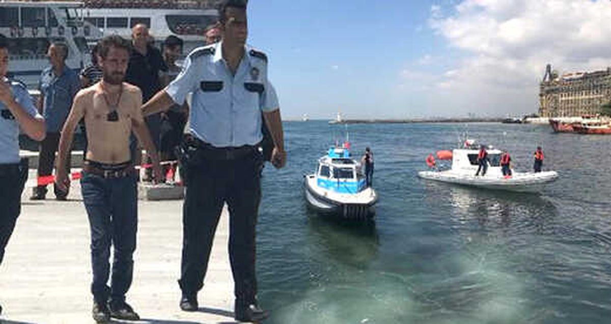 Kadıköy'de Alkol Alıp Denize Düşen Genç, Tüm Boğazda Aranıyor