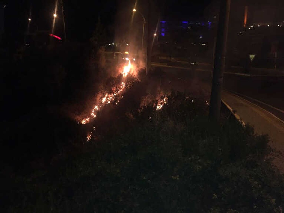 Kuşadası'nda Tutuşan Otlar Paniğe Neden Oldu