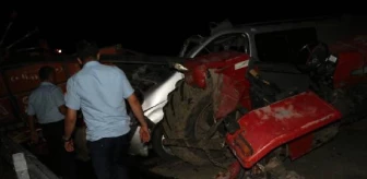 Samsat'ta Minibüs ile Traktör Çarpıştı: 2 Ölü, 5 Yaralı