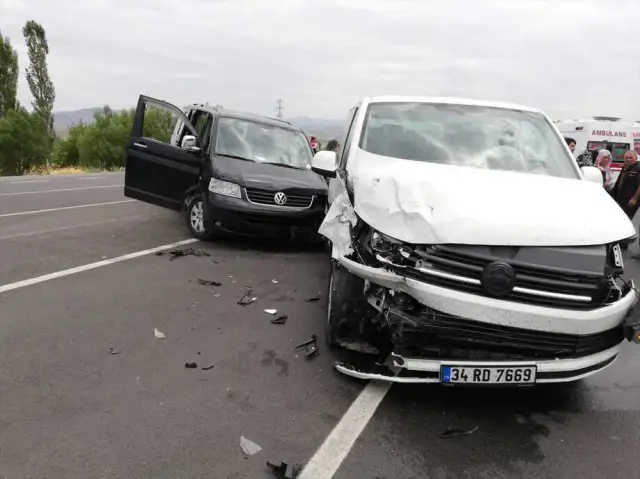 Sivas'ta Trafik Kazası: 6 Yaralı