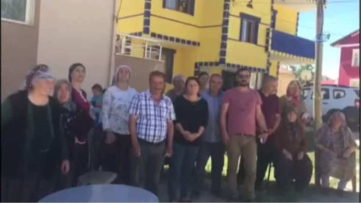 Sürekli Toz İçinde Kaldıklarını Söyleyen Kadınlar Yol Kapatıp Eylem Yaptı