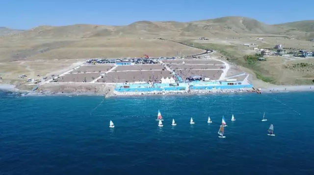 Van Gölü'ne 'Mavi Bayrak' Van Gölü'ne 'Mavi Bayrak'