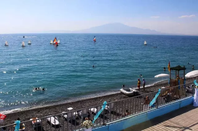 Van Gölü'ne 'Mavi Bayrak' Van Gölü'ne 'Mavi Bayrak'