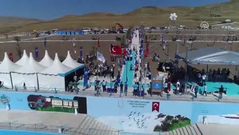 Van Gölü'ne 'Mavi Bayrak' Ödülü Van Gölü'ne 'Mavi Bayrak' Ödülü