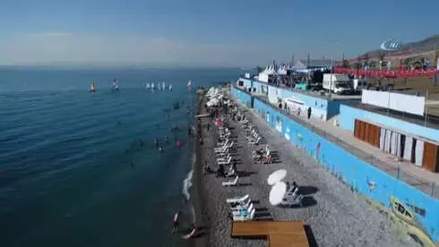 Van Gölü'ne 'Mavi Bayrak' Verildi Van Gölü'ne 'Mavi Bayrak' Verildi
